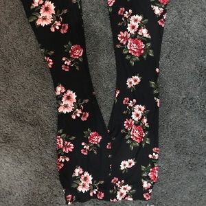 High  waisted flare leggings, black with flowers